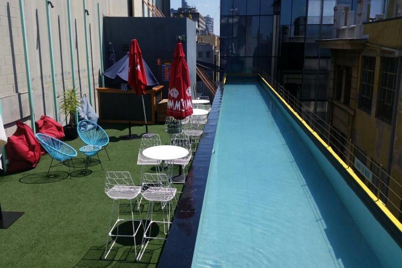 阿德菲酒店 墨尔本 外观 照片 Rooftop pool at the hotel
