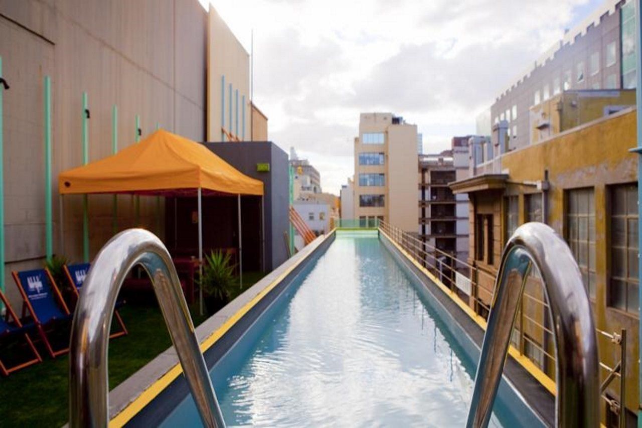 阿德菲酒店 墨尔本 外观 照片 Rooftop pool at the hotel