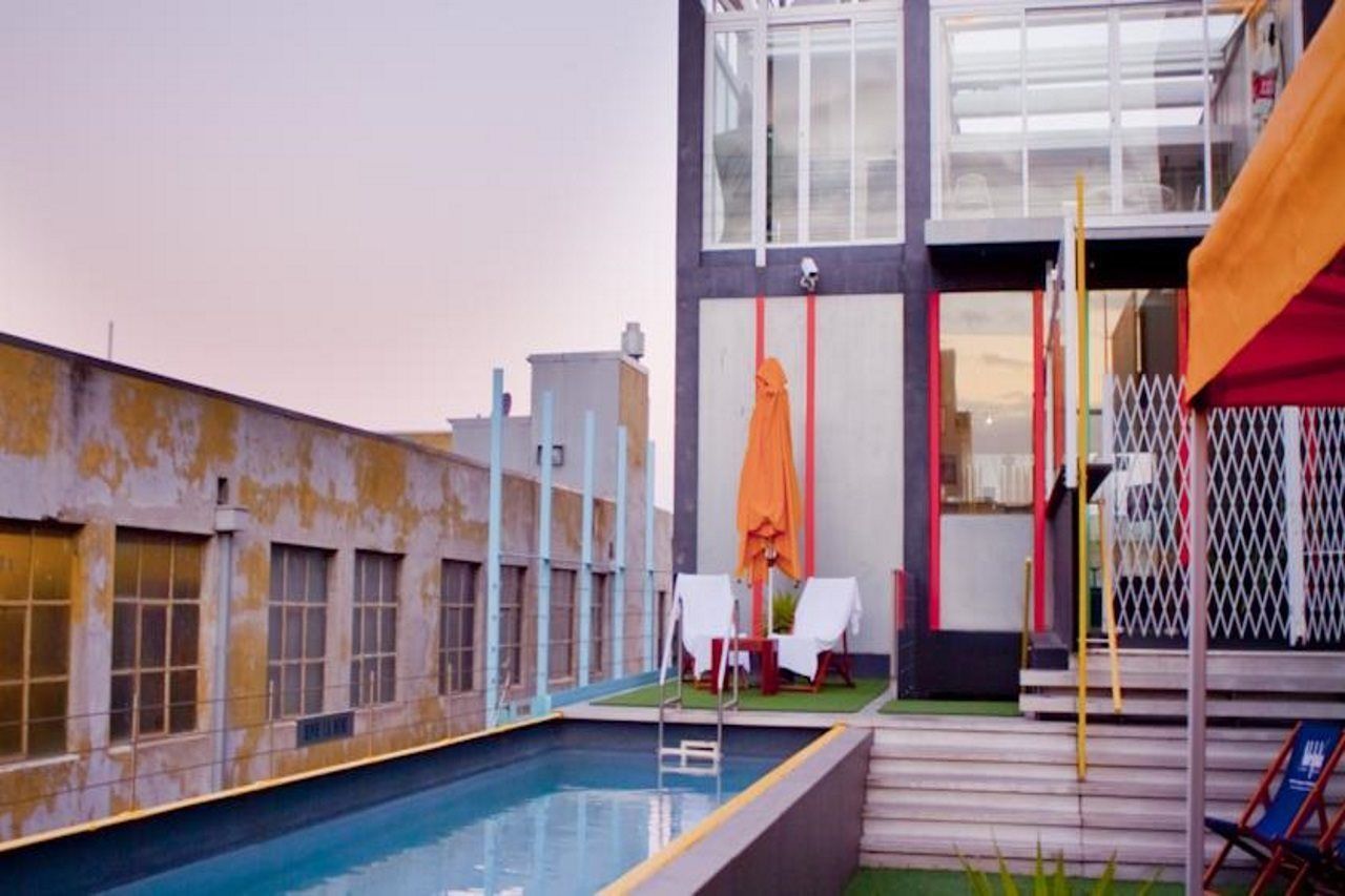 阿德菲酒店 墨尔本 外观 照片 The rooftop pool at the hotel